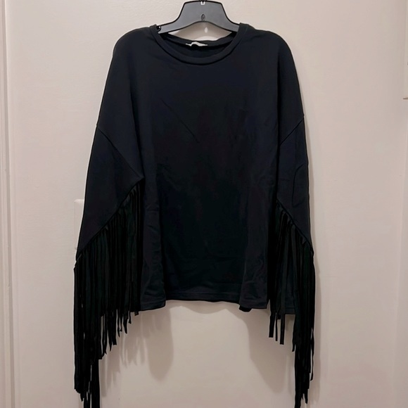 Zara Tops - ZARA - MEDIUM WOMANS OVERSIZED FRINGE SLEEVE CREW NECK SWEATSHIRT EUC